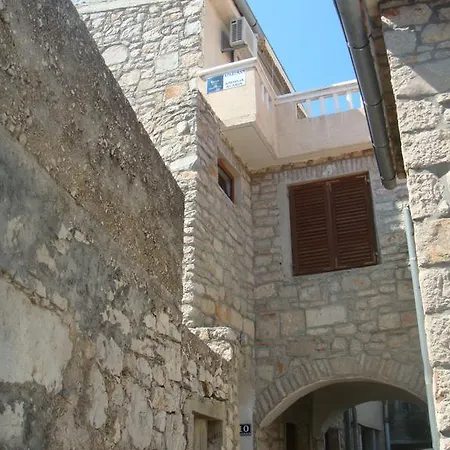 Apartman Klarin - Old Stone House Jezera Exterior photo